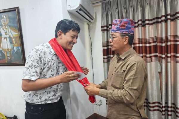 स्वयम्भुका पुजारी किसन बुद्धाचार्य राष्ट्रिय प्रजातन्त्र पार्टीमा प्रवेश
