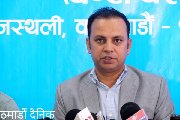मनिष झा। Manish jha. रास्वपाले प्रदेश सभा खारेज गरी स्थानीय तहकै प्रतिनिधिमार्फत प्रदेश सञ्चालन गर्ने प्रस्ताव गरेको छ। सांसद मनिष झाले ११२ आयोग खारेज गरी अरबौं रुपैयाँ बचत गर्न सकिने बताए।