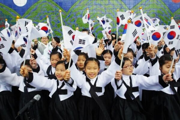 दक्षिण कोरिया जन्मदर, कोरियामा बच्चा जन्म, South Korea fertility, जन्मदर वृद्धि २०२५, जनसंख्या घट्ने खतरा, कोरियाली जनसंख्या संकट, कोरियामा विवाह दर, प्रजनन दर कोरिया। eps korea