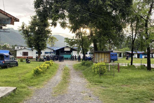 कास्की कारागारमा चौकीदार विवादले कैदीबन्दीले गरे आन्दोलन कास्की कारागार विवाद, चौकीदार नियुक्ति आन्दोलन, कारागारभित्र नाराबाजी, प्रकाश गुरुङ, अजय गुरुङ, कैदी आन्दोलन नेपाल, जेल राजनीति, कास्की जेल आन्दोलन