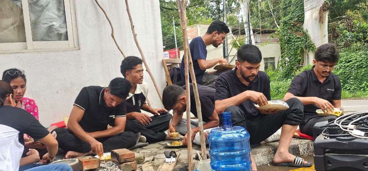 त्रिभुवन विश्वविद्यालय,विद्यार्थी आन्दोलन,शुल्क विवाद रिले अनसन,क्रान्तिकारी विद्यार्थी संगठन,उपकुलपति दीपक अर्याल