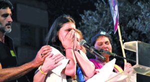 हमासको बन्धक बनेका विपिन जोशीको परिवारलाई इजरायलमा रहेका नेपाली समुदायले १० लाख रुपैयाँभन्दा बढी सहयोग गरेका छन्। एनआरएनए र जनजाति महासंघको पहलमा संकलन रकम आमा र बहिनीलाई हस्तान्तरण।