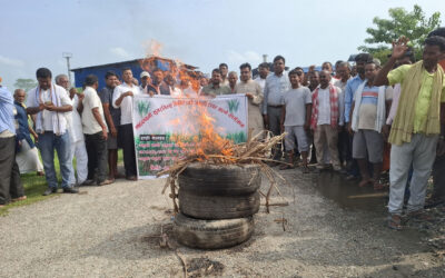 सर्लाहीको हरिवनस्थित इन्दुशंकर चिनी उद्योग, गोडैतास्थित महालक्ष्मी सुगर मिल र धनकौलस्थित अन्नपूर्ण चिनी उद्योग अगाडि किसानहरूले एकैसाथ प्रदर्शन गरेका हुन्। उनीहरूले राज्यले दिने भनिएको प्रति क्विन्टल ७० रुपैयाँ