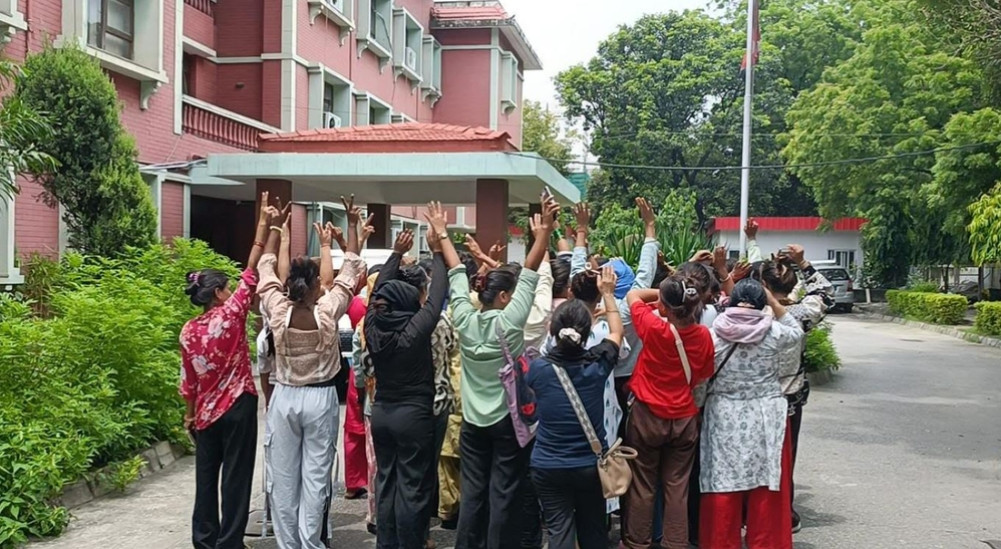 नेपाली महिला उद्धार, दिल्लीबाट उद्धार, खाडी मुलुक, घरेलु कामदार, मानव तस्करी नेपाल, नेपाली दूतावास दिल्ली, अवैध रोजगार, नेपाली महिला विदेश, नेपाल भारत सीमा तस्करी, नेपाली महिला दलाल