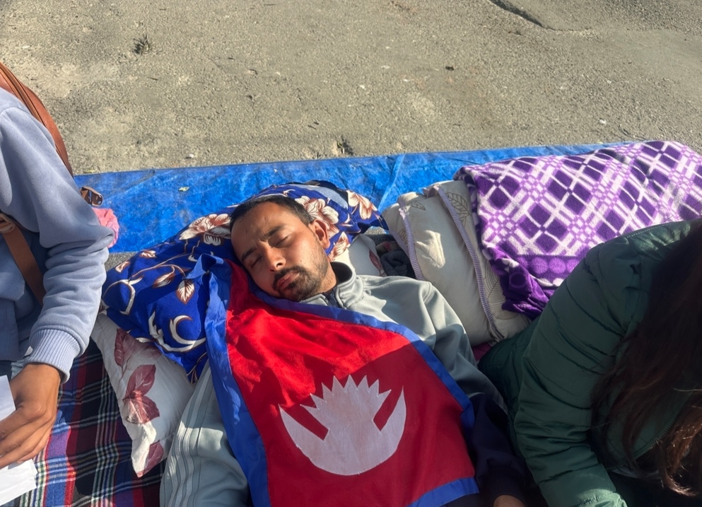 यादव सिंह अनशन, जेन–जी आन्दोलन, माइतीघर अनशन, KP ओली कारबाही, रमेश लेखक कारबाही, जेन–जी सहिद परिवार, आमरण अनशन नेपाल, यादव सिंहले अनशन तोडे, Kathmandu protest news, Gen-G movement Nepal, नेपाली राजनीति समाचार, सरकारको आश्वासन, आन्दोलनका चार बुँदे माग, जेन–जी घाइते समर्थन, माइतीघर मण्डला प्रदर्शन