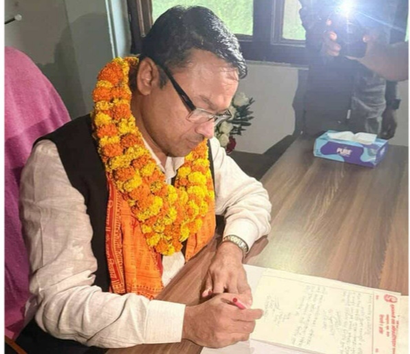 Saroj yadav.मधेश प्रदेश मुख्यमन्त्री, सरोजकुमार यादव, सर्वोच्च अदालत, होटलमा शपथ, असंवैधानिक नियुक्ति, मधेश राजनीति, प्रदेश प्रमुख पदमुक्त, नेपाल समाचार